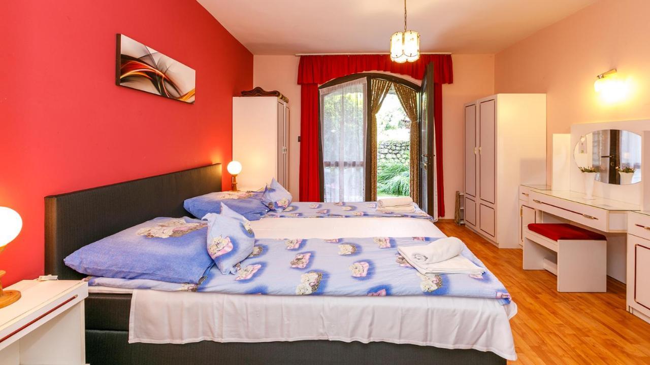 Steinhaus Bed & Breakfast Кестхей Екстер'єр фото