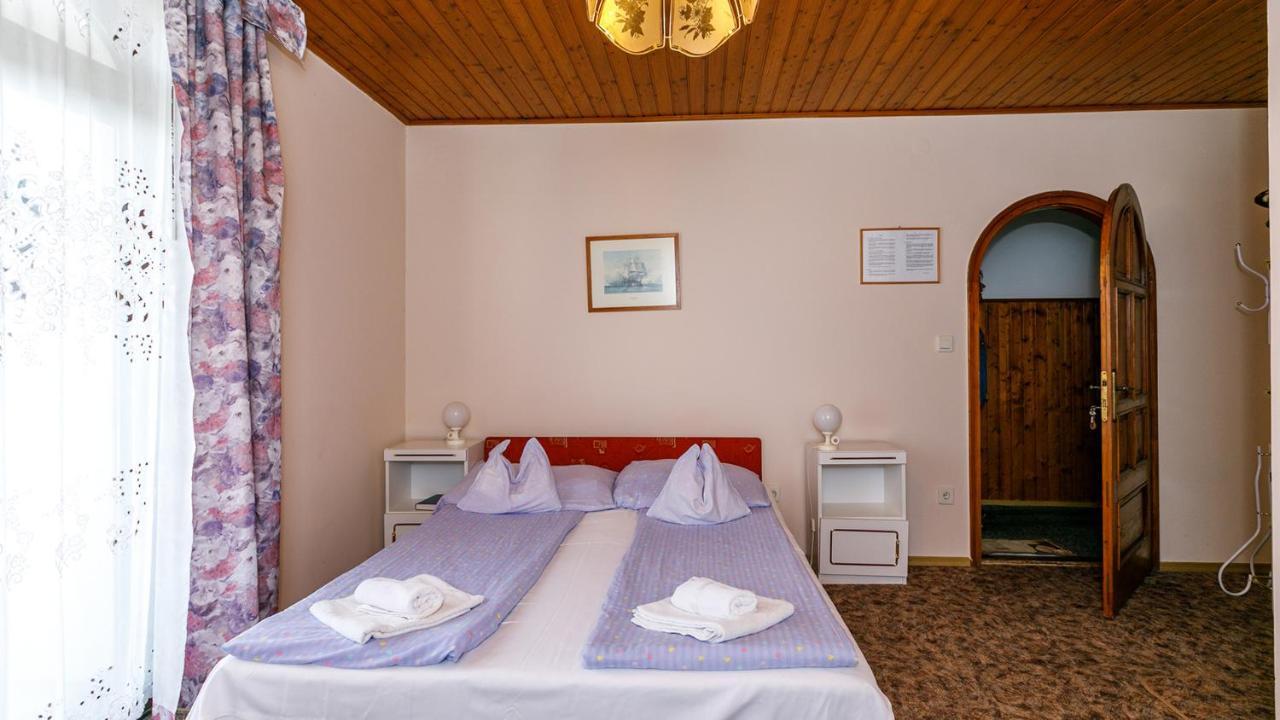 Steinhaus Bed & Breakfast Кестхей Екстер'єр фото
